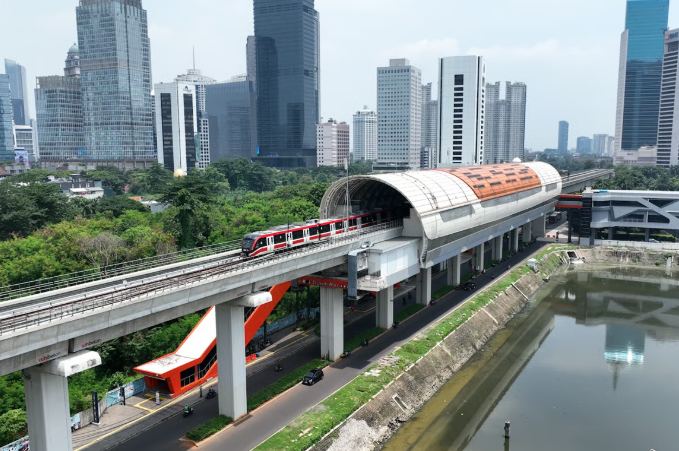LRT Jabodebek Diklaim Dukung Mobilitas Pekerja Perkotaan