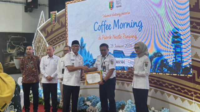 Pemprov Lampung Beri Penghargaan ke KAI atas Program Pendidikan untuk Warga