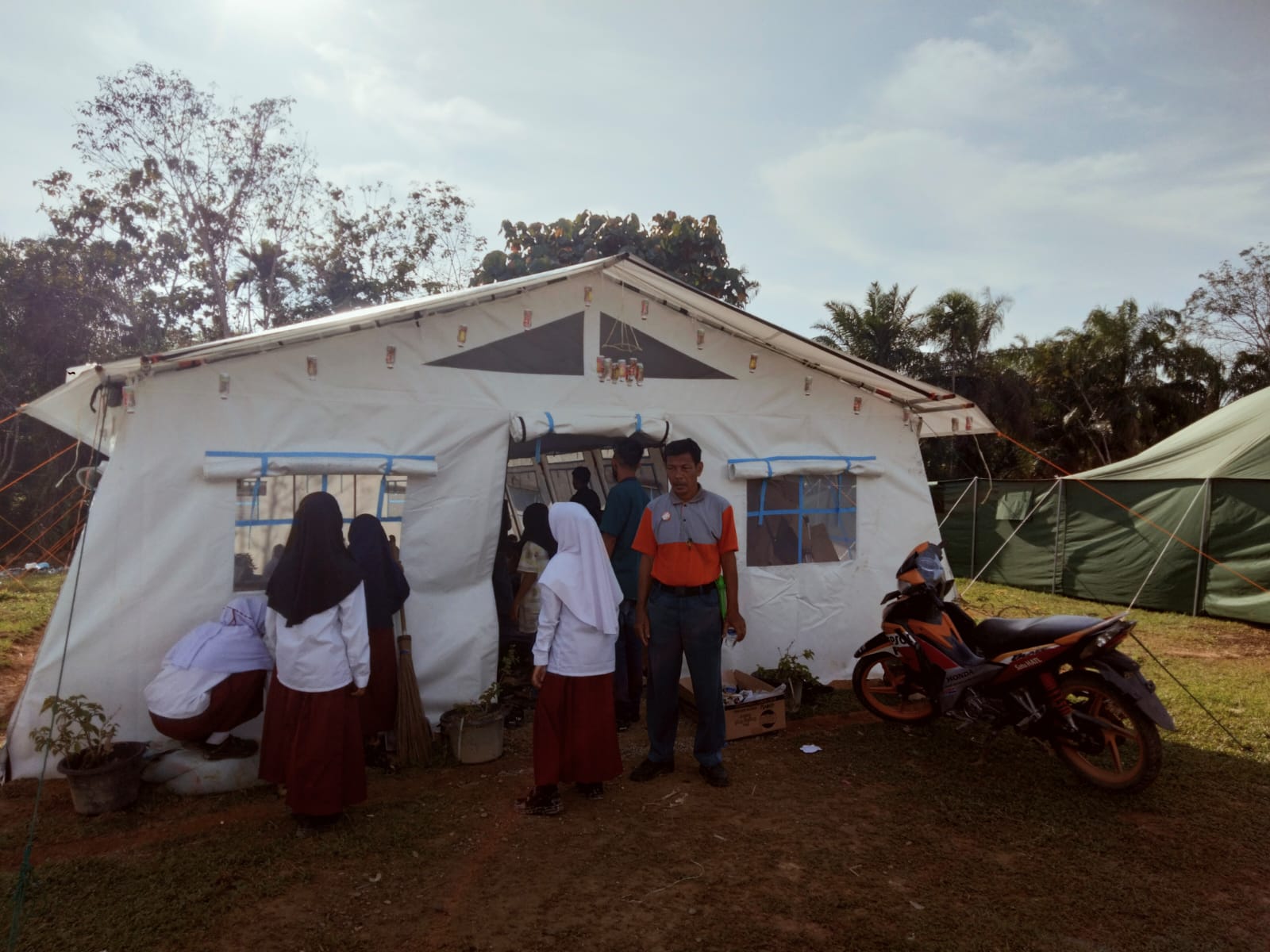 SDN Babo Aceh Tamiang Gelar Belajar di Tenda Darurat Pasca Banjir